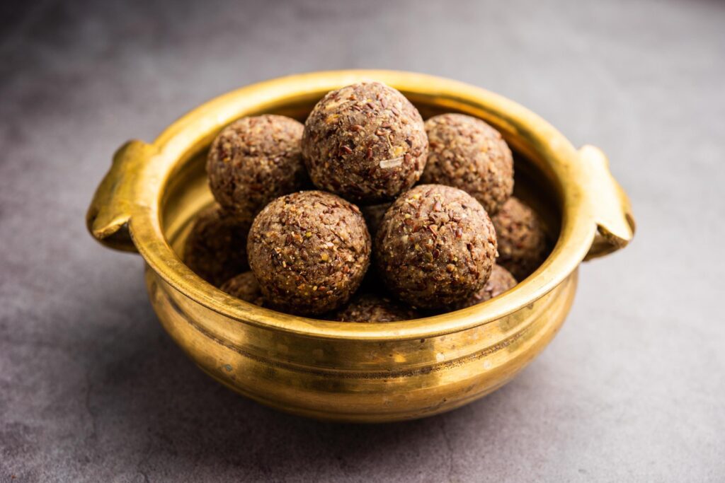 Almond and Flaxseed Ladoo-indian snacks for diabetes